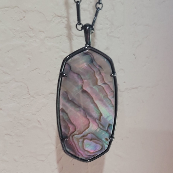 Kendra Scott Custom NUDE AAbalone Iridescent Long Reid Necklace In Gunmetal Wavy - Picture 6 of 11